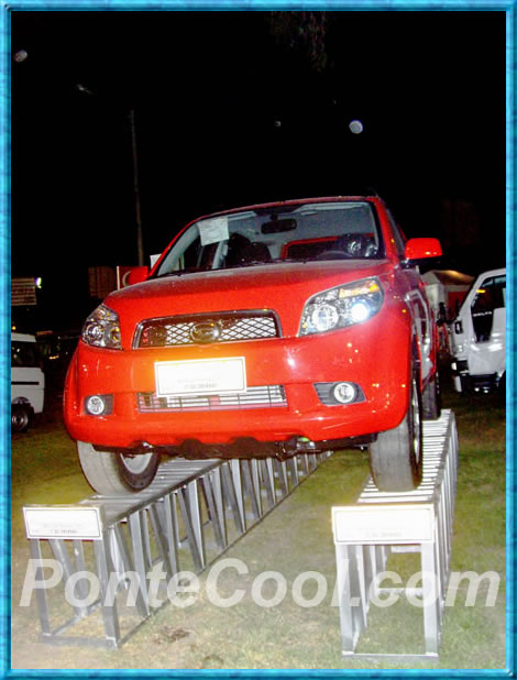 Elegante automovil de exhibición en la Feria Auto Show 2007
